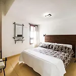 Semesterbostad Charming Holiday In Arona With Private Heated Pool