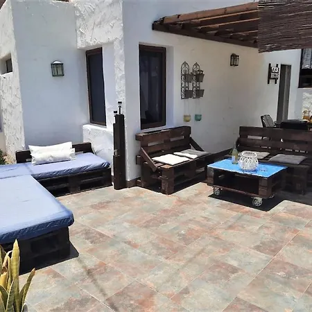 Semesterbostad Charming Holiday In Arona With Private Heated Pool *
