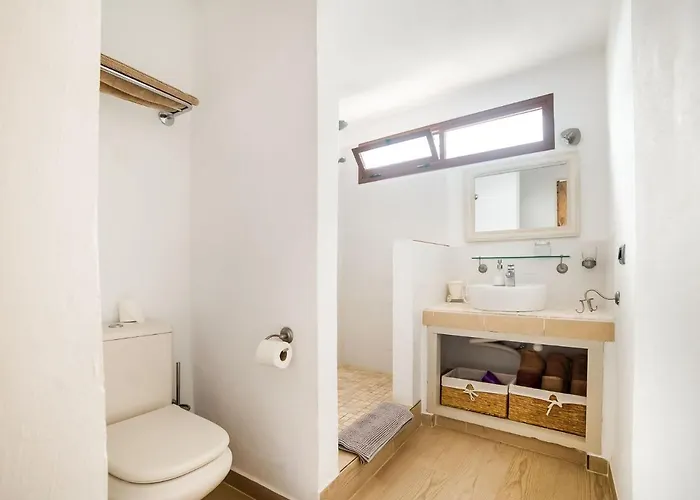 Charming Holiday In Arona With Private Heated Pool בית נופש *