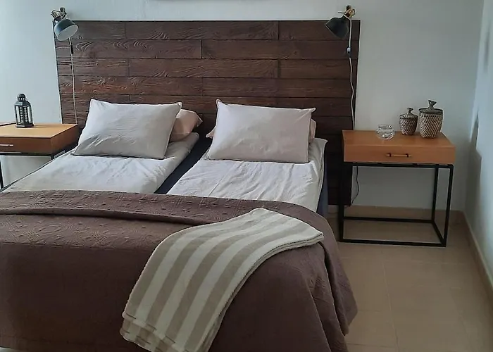 Charming Holiday In Arona With Private Heated Pool ארונה