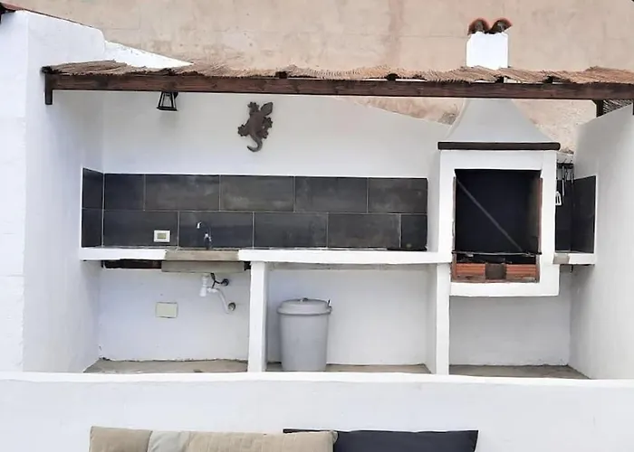 Charming Holiday In Arona With Private Heated Pool בית נופש ארונה