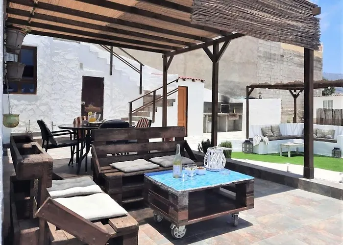 Charming Holiday In Arona With Private Heated Pool ארונה