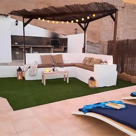 Vakantiehuis Charming Holiday In Arona With Private Heated Pool *